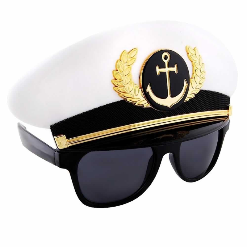 قبعة ونظارة قبطان