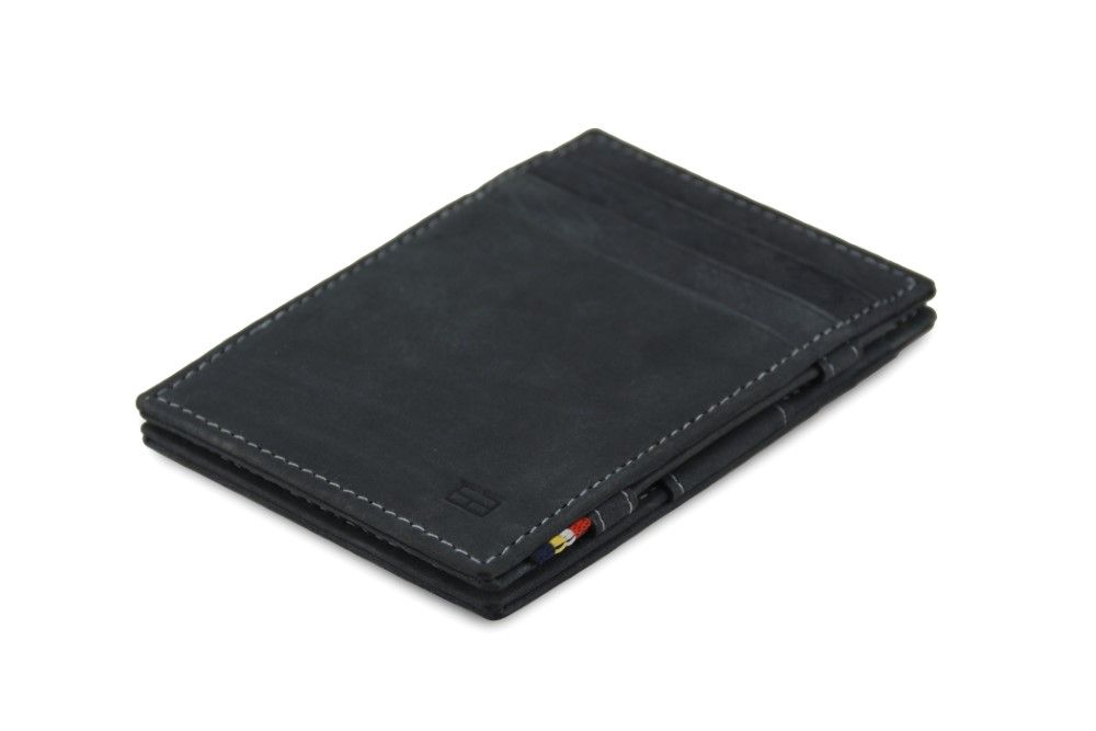 محفظة غارزيني اسينشيال السحرية باللون الكاربوني الأسود.