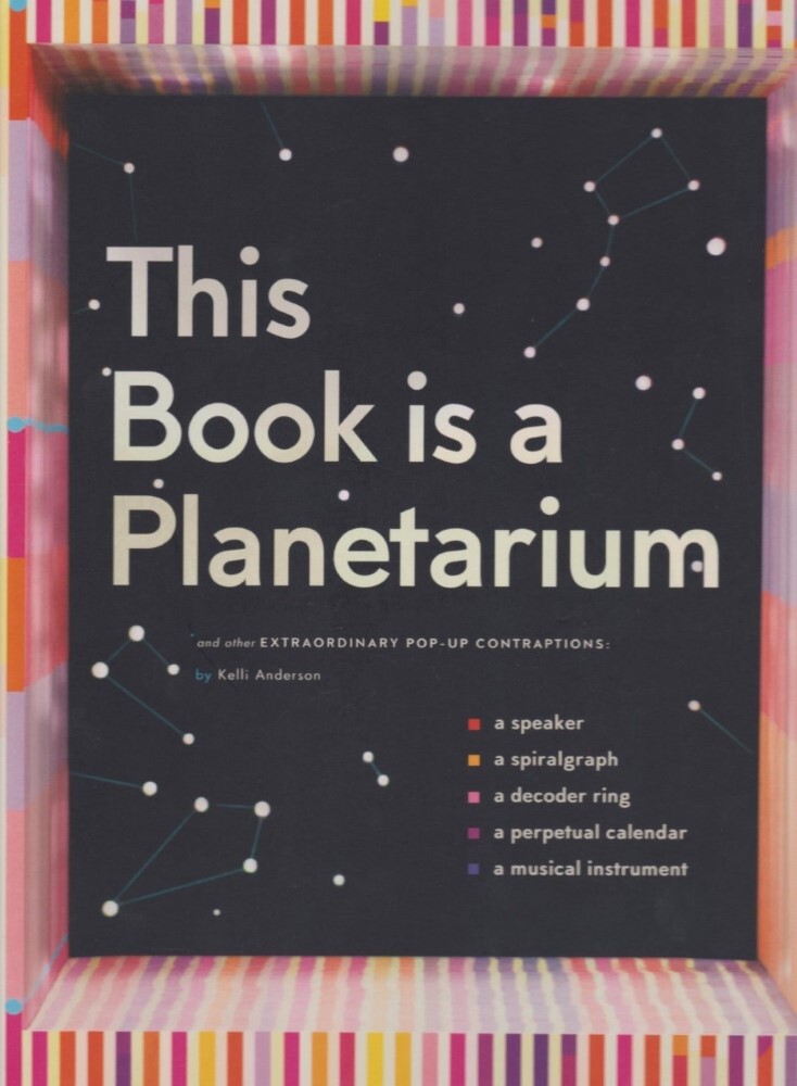 هذا الكتاب يمثل النظام الشمسي البلانيتاريوم: وغير ذلك من الإبداعات المنبثقة غير العادية