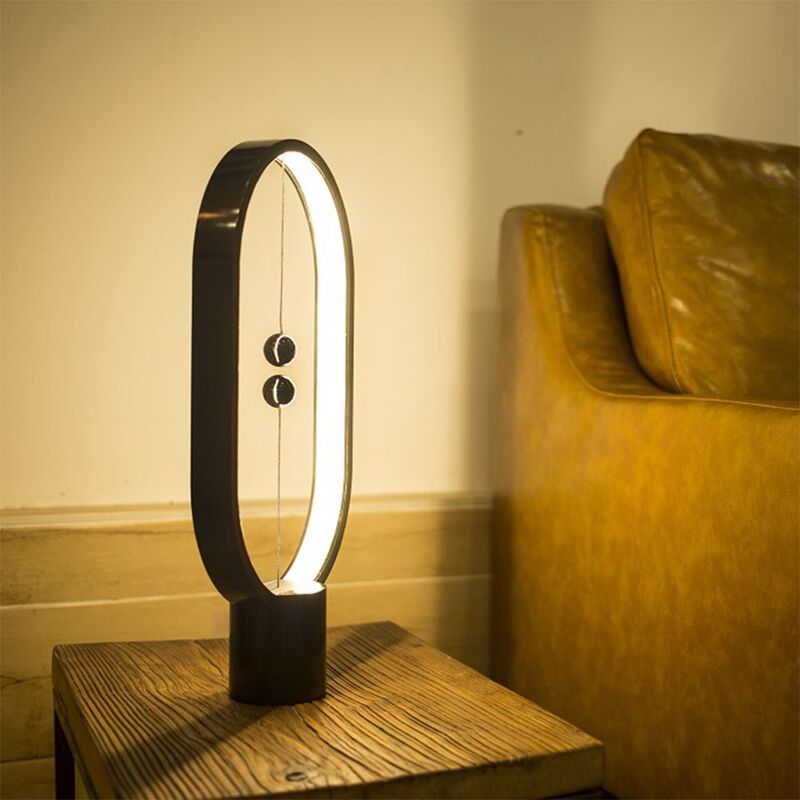 مصباح توازن بيضاوي الشكل مُزوَّد بمخرج يو إس بي أسود اللون من هانج
