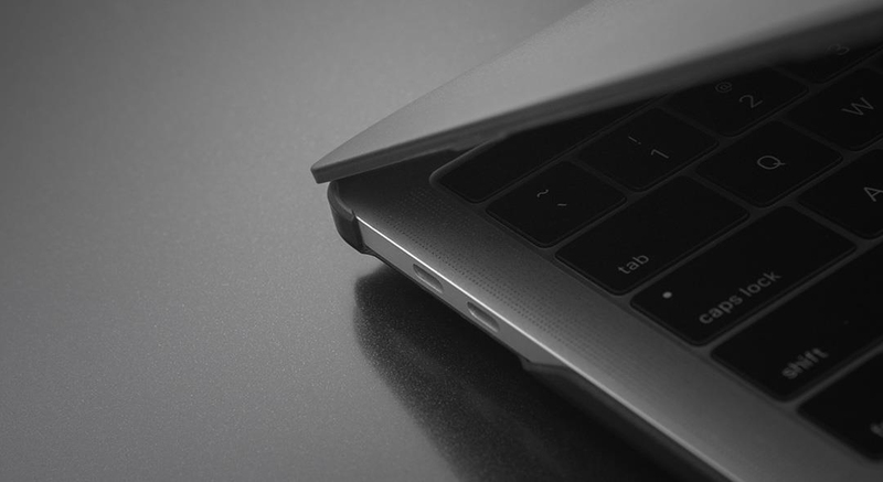 Moshi Iglaze Case Stealth Black MacBook Pro 13 Inch